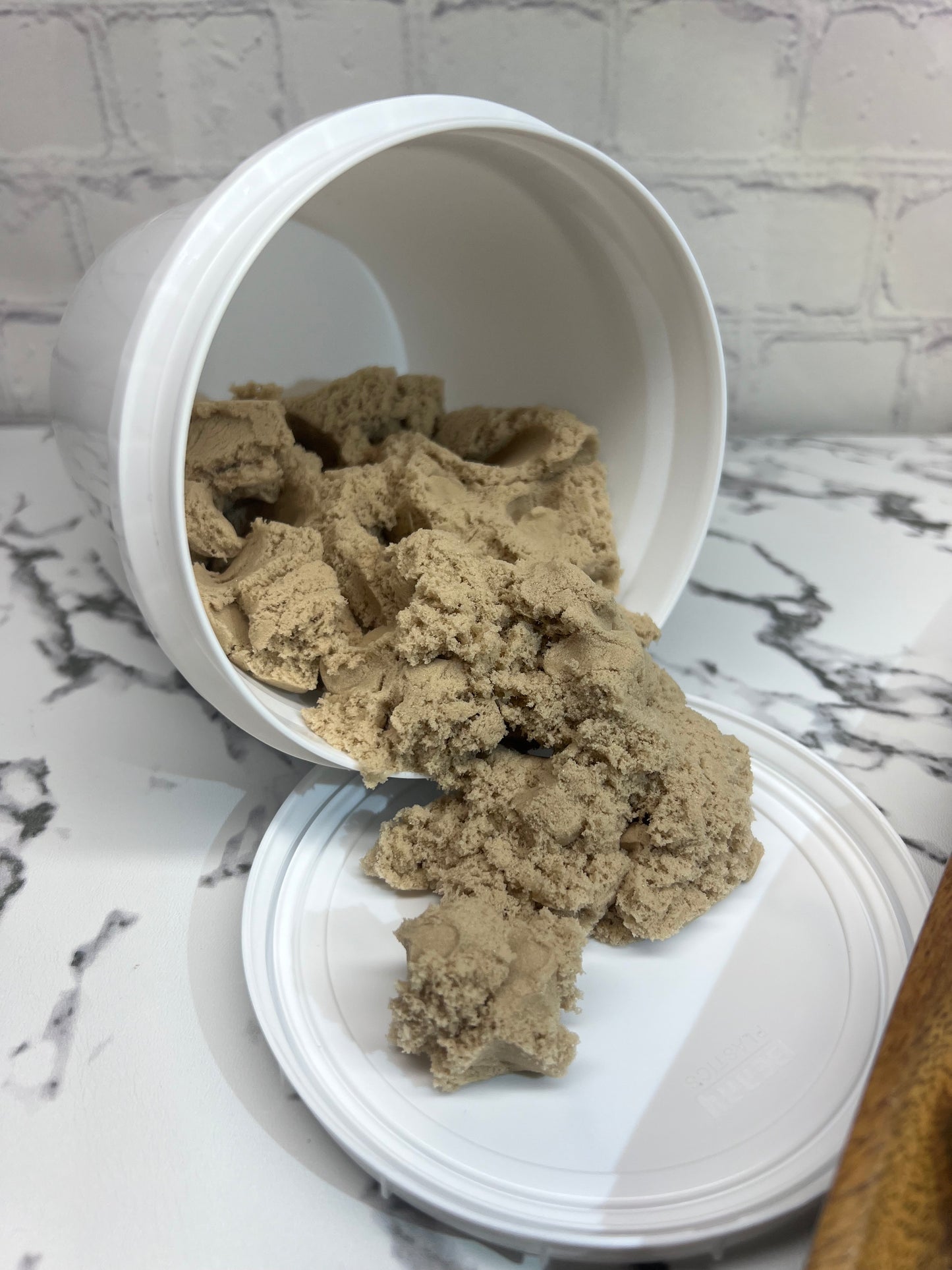 Mixed Bucket w/ Kinetic Sand